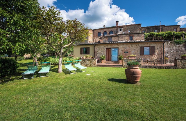 Panoramic and Charming Villa with Private Garden in Tuscany