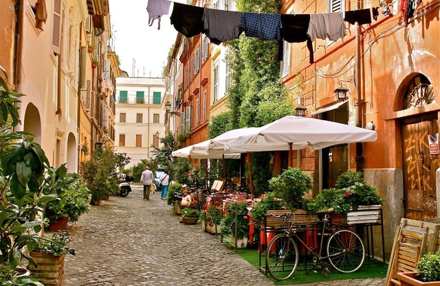 Panoramic Castle Apt Trastevere 10min to S Peter Historic Center Free parking