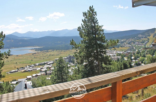 Panoramic lake and mountain views, Bas de Chalet