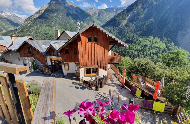 Panoramic mountain view 5 bed apartment