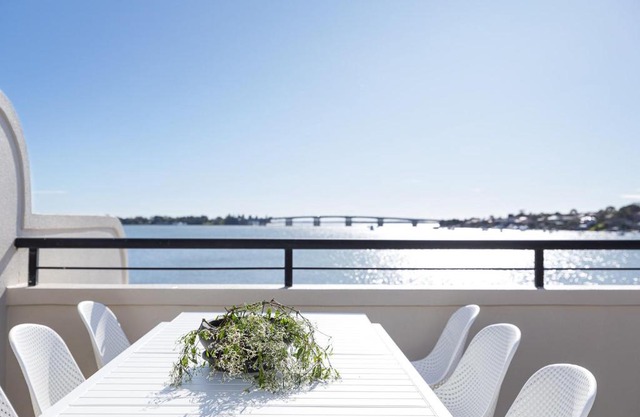 Panoramic Water View Apartment
