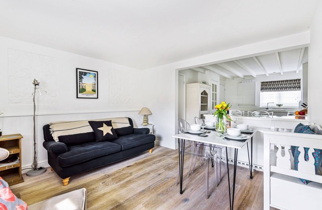 Pantiles - sleeps 4 guests in 2 bedrooms
