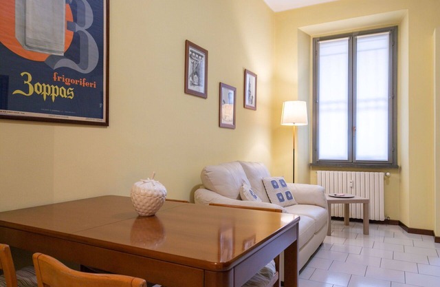 Paolo Mantegazza, Large 1 Br Apartment By Halldis