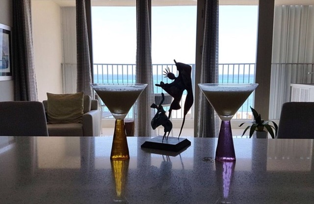 Paradis - Luxurious Apartment with Ocean View and Balcony.