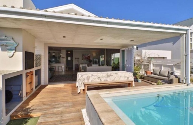 Paradise Beach House with Pool and Parking