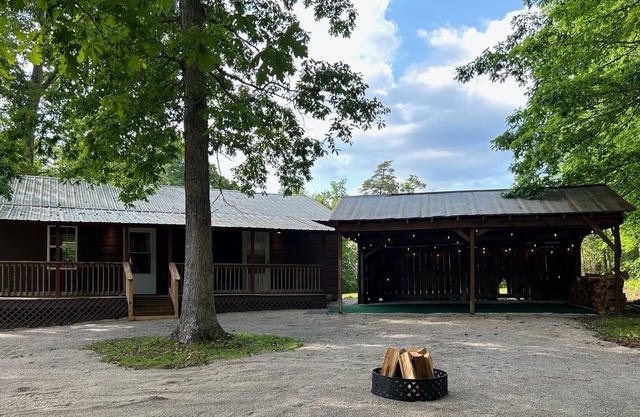 Paradise Grove: 2 BR, 2 BA Cabin or Bungalow in McMinnville, Sleeps 6