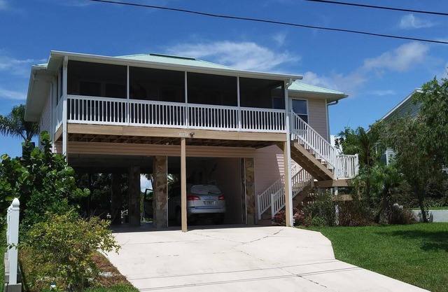 Paradise Home, view the sunsets and the Sunrise from your Porch
