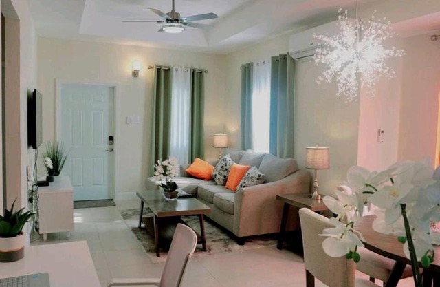Paradise Oasis at Oceanpointe - pool and free parking