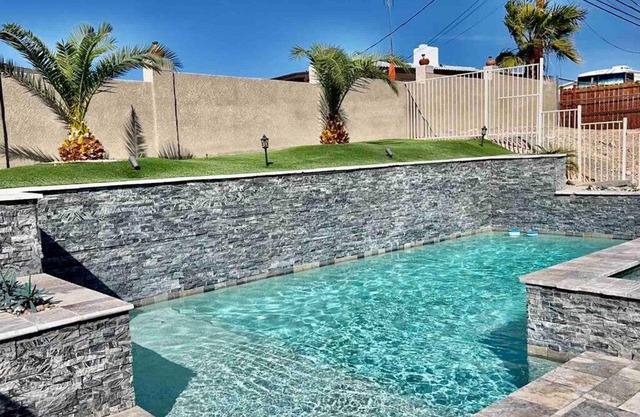 Paradise Oasis! Waterfall pool & spa