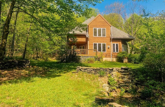 Paradise on 12 Acres with A/C and Pool Nearby