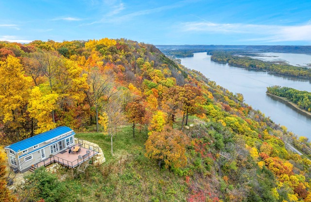 Paradise Point- Sleeps 2 HOT TUB
