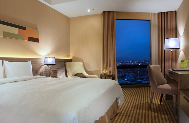 Park City Hotel Luzhou Taipei