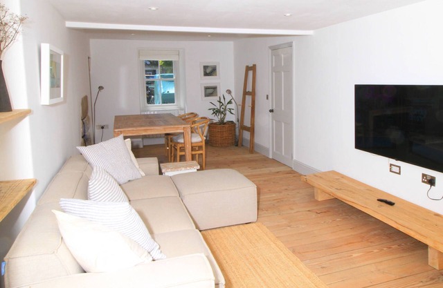 Park View - a great family home with direct access to the beach