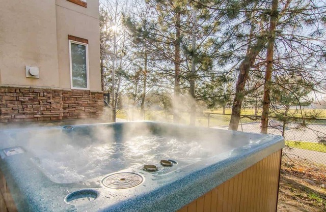 Parkside Home Near Ski Resorts * Hot Tub * Games *
