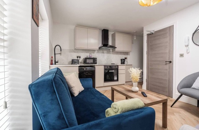 Parkside Stay | W/M | 10 Mins to Anfield | Parking
