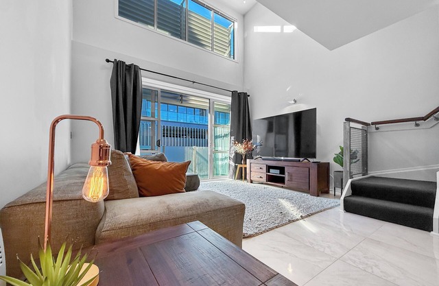 Parnell Escape | Enormous Loft Apartment | Shops