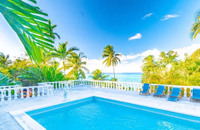 Parrot Cottage at Love Beach Pool