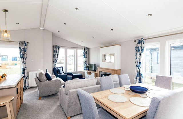 Pass the Keys | Avalon Lodge - Shepton Mallet