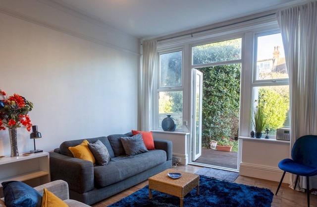 Pass the Keys | Beautiful spacious seaside flat with large garden