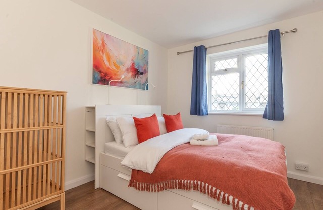 Pass the Keys | Bright & Spacious 4BR House | Elizabeth Line