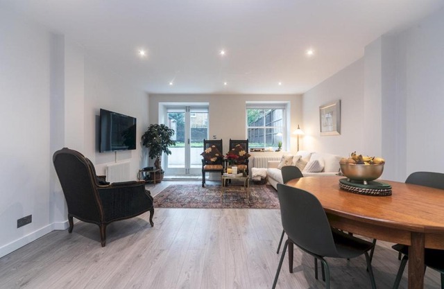 Pass the Keys Modern Apartment 2 Minute Walk From Station