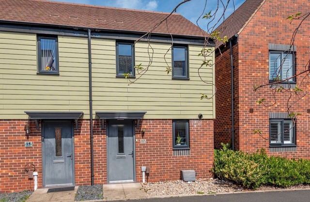 Pass the Keys | Modern, Bright Home | Bunk Beds | Garden+Parking