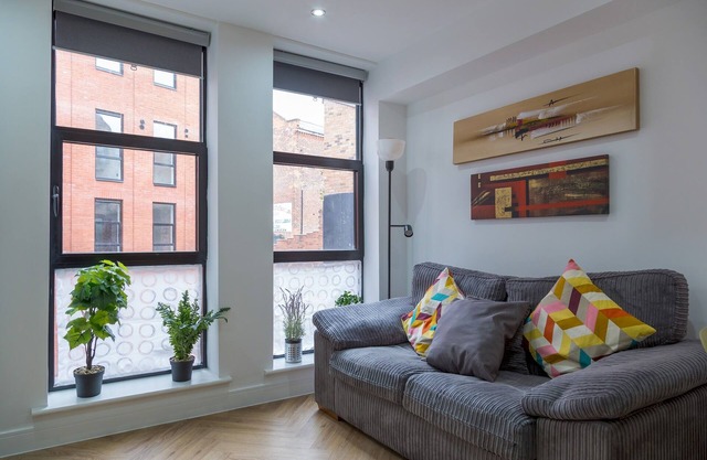 Pass the Keys | New Modern, Central Jewellery Quarter Apartment