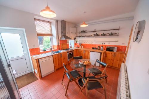 Pass the Keys Spacious Garden Home in New Mills - Pet Friendly