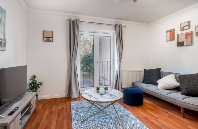 Pass the Keys | Stylish Cosy and Central 1 Bed Flat with Parking