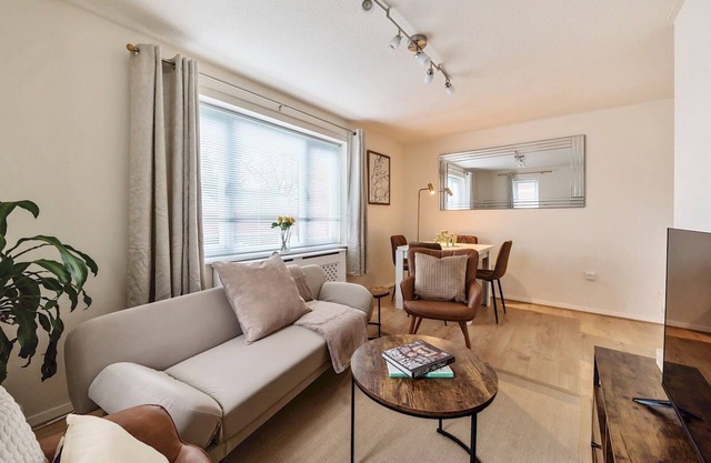 Pass the Keys | Trendy 2BR Apartment inc. Parking - Cowley, Oxford