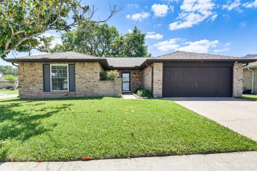 Patio, Fire Pit and Yard Family Home in Pearland