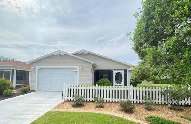 PATIO VILLA WITH BONUS ROOM BEAUTIFUL 2 BEDROOM, 2 BATH HOME, GREAT LOCATION