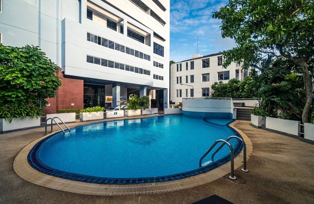 Patong Tower - 150m to the beach, shops, bars 1502