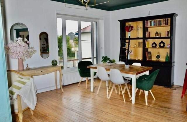 Pau T3 Banksy, BeeSleeping