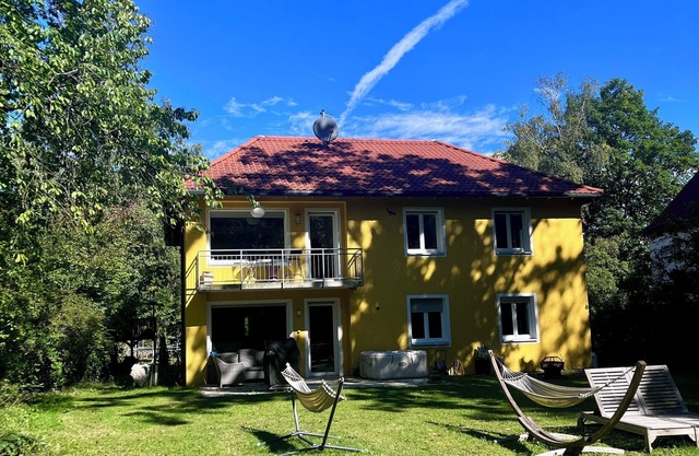 Peace and quiet in the city: large house near Munich ideal for families with a garden
