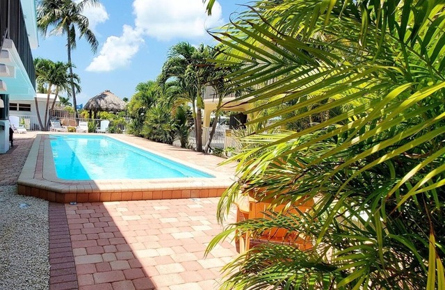Peace of Paradise- Inch Beach membership, private pool, beach views from porch!
