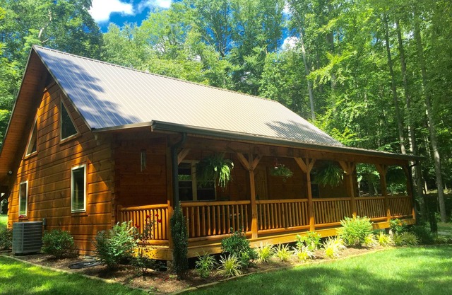PEACE & TRANQUILITY, Mtn.Cabin By A Stream Near A.T. And Roan Mtn State Park