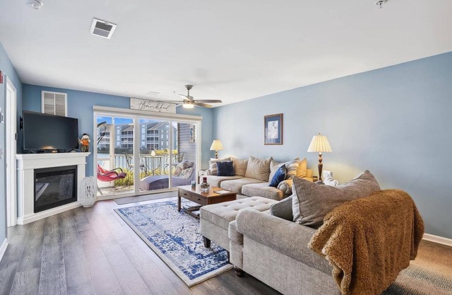 Peaceful, 2 BD, 2 BA Condo w/Water Views, Pool and Free Activities Including Golf!