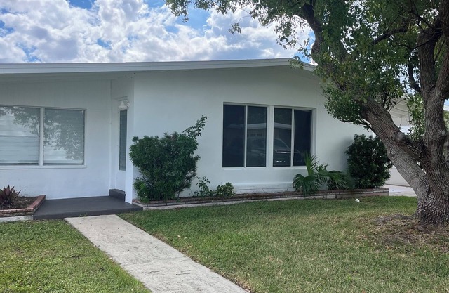 Peaceful 2-bedroom house with AC in Port Charlotte
