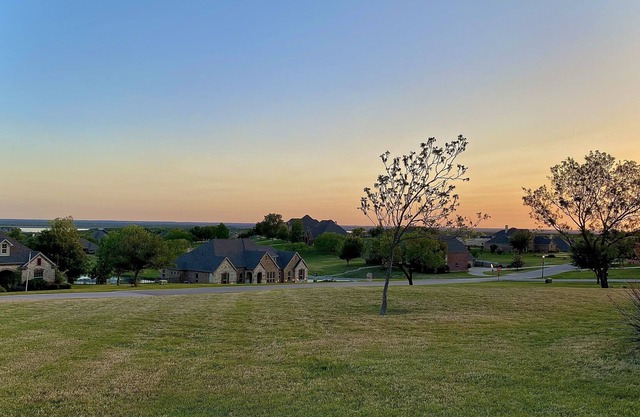 Peaceful 2 bedroom cottage w/ picturesque views