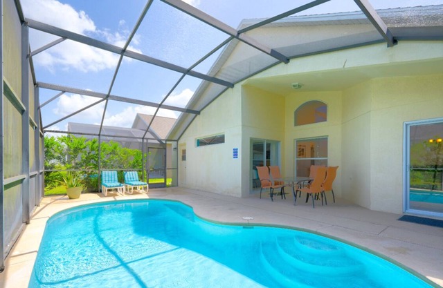 Peaceful 4BR Golf Resort Pool Home Near Disney and Legoland
