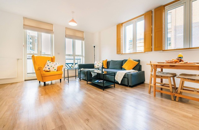 Peaceful Apartment in East End with a Balcony suitable for 4 people