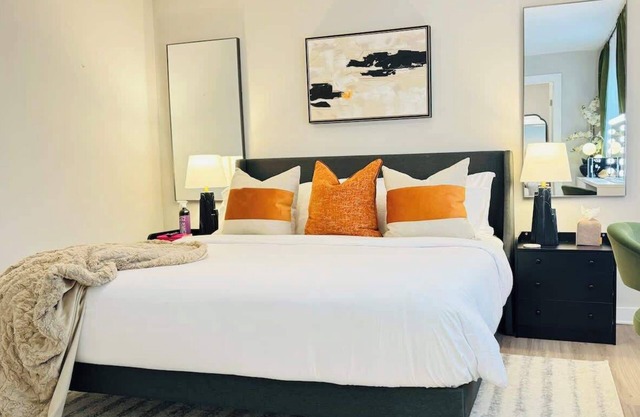 Peaceful Downtown Stay Near Restaurants