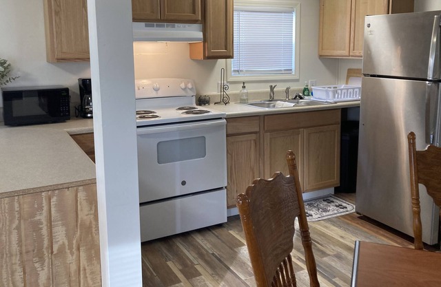 Peaceful Escape - minutes away from the boating dock/ Book Now!