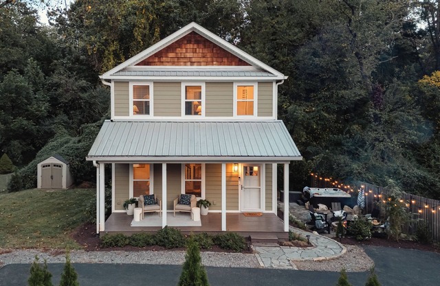 Peaceful Family-Friendly Cottage near Biltmore + DT