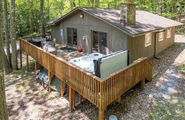 Peaceful Forest Escape w/Lake Access