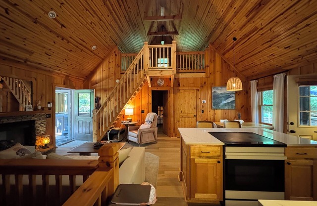 Peaceful Gated Retreat on Murray Cove