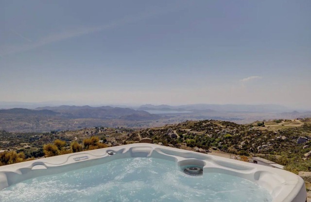 Peaceful home with 360 degree lake, mountain, and city views