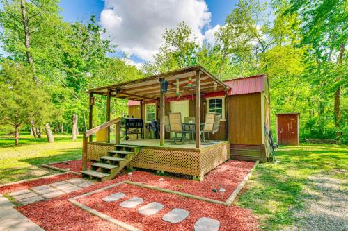 Peaceful Hunting Cabin Less Than 3 Mi to Sam Dale Lake!