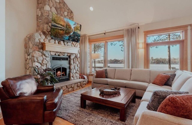 Peaceful lake house on Whitefish Chain w/2 King beds, dock, LilyPad, SUP